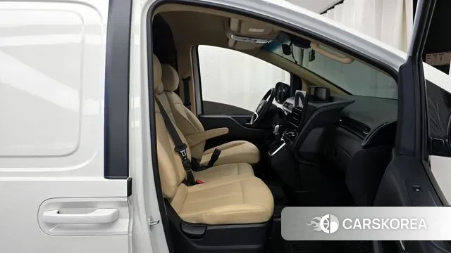 Hyundai Staria 2025 Белый из Кореи, фото 2