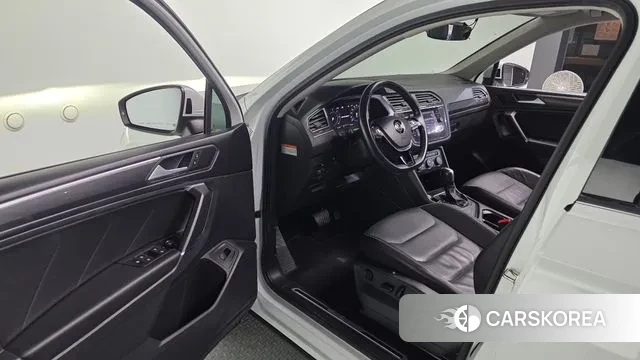 Volkswagen Tiguan Allspace 2020 Белый из Кореи, фото 2
