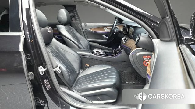 Mercedes-Benz E-Class W213 2018 Черный из Кореи, фото 2