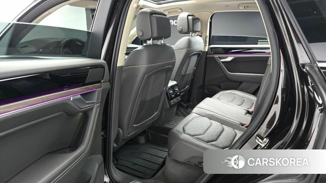Volkswagen Touareg 3rd generation 2020 Коричневый из Кореи, фото 2