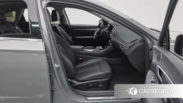 Hyundai Sonata (DN8) 2021 Серебристо-серый из Кореи, фото 2