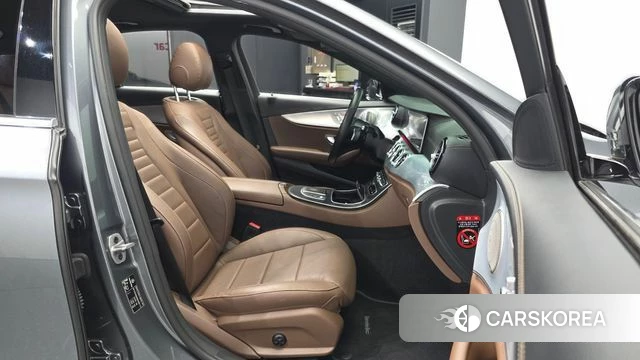Mercedes-Benz E-Class W213 2021 Серый из Кореи, фото 2