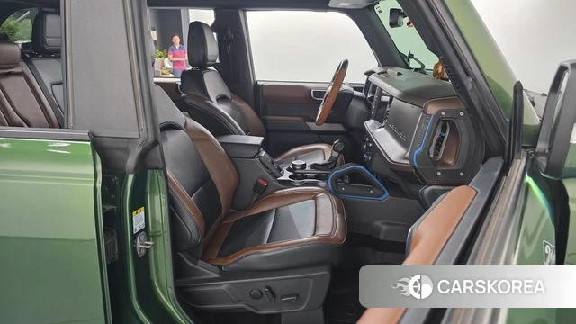 Ford Bronco 6th Generation 2023 Зеленый из Кореи, фото 2