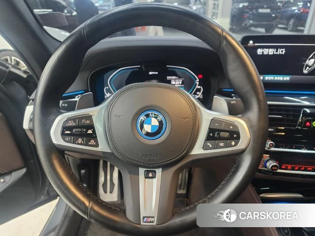 BMW 5 Series (G60) 2023 Серебристо-серый из Кореи, фото 2