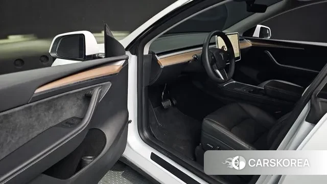 Tesla Model Y 2025 Белый из Кореи, фото 2