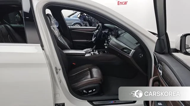 BMW 5 Series (G30) 2020 Белый из Кореи, фото 2