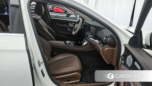 Mercedes-Benz E-Class W213 2018 Белый из Кореи, фото 2
