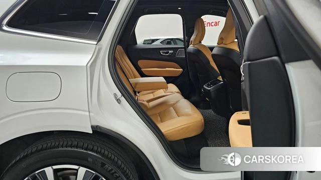 Volvo XC60 second Generation 2022 Белый из Кореи, фото 2