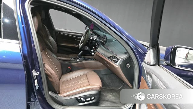 BMW 5 Series (G30) 2019 Синий из Кореи, фото 2