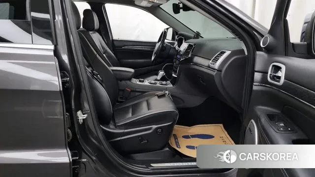 Jeep Grand Cherokee 2019 Коричневый из Кореи, фото 2