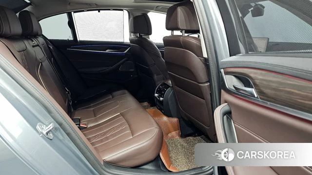 BMW 5 Series (G30) 2023 Серый из Кореи, фото 2