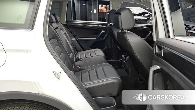 Volkswagen Tiguan second Generation 2024 Белый из Кореи, фото 2
