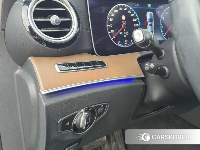 Mercedes-Benz E-Class W213 2019 Серебряный из Кореи, фото 2