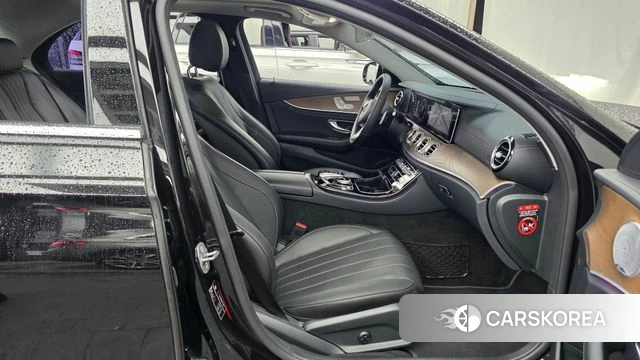 Mercedes-Benz E-Class W213 2018 Черный из Кореи, фото 2