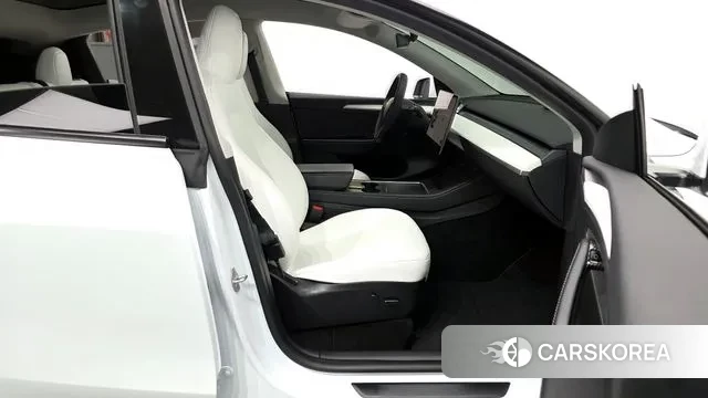 Tesla Model Y 2023 Белый из Кореи, фото 2