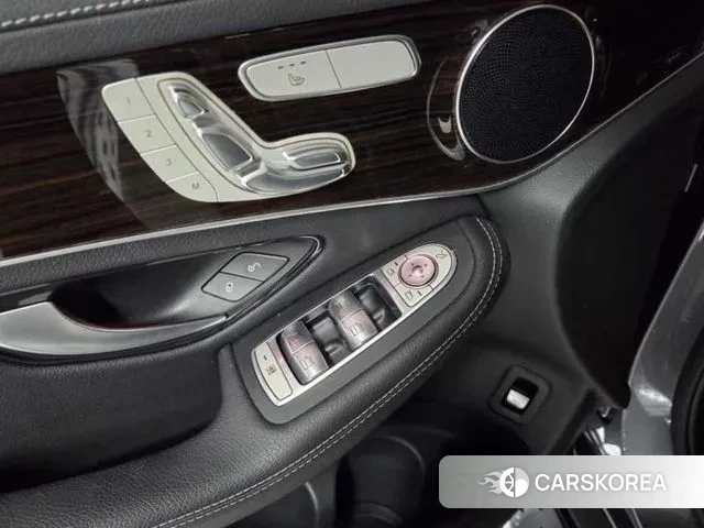 Mercedes-Benz GLC-Class X253 2020 Серебристо-серый из Кореи, фото 2