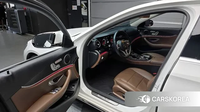 Mercedes-Benz E-Class W213 2018 Белый из Кореи, фото 2