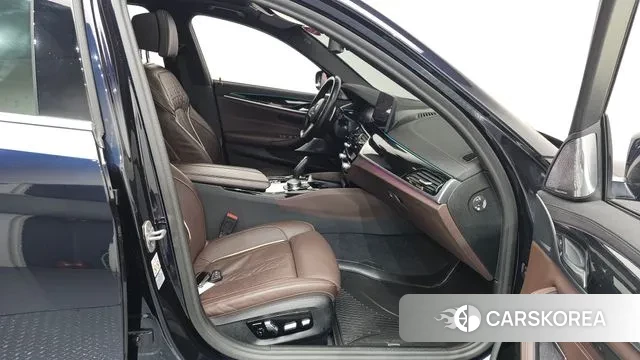 BMW 5 Series (G30) 2022 Черный из Кореи, фото 2