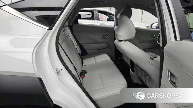 Hyundai Kona Hybrid (SX2) 2023 Белый из Кореи, фото 2