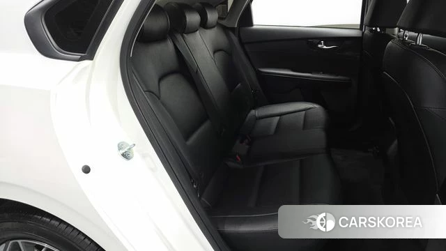 Kia The New K3 2nd generation 2022 Белый из Кореи, фото 2