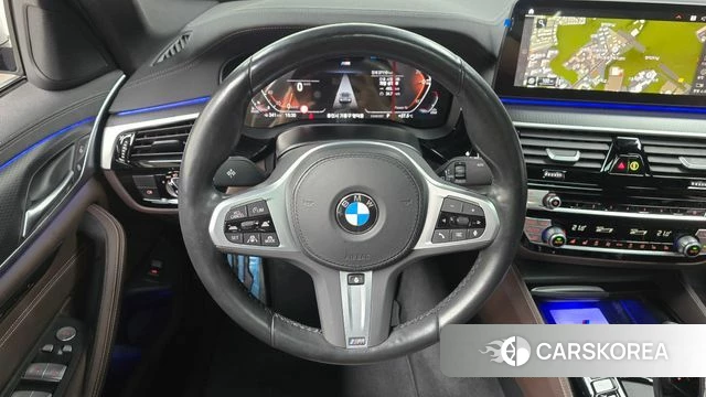 BMW 5 Series (G30) 2022 Белый из Кореи, фото 2