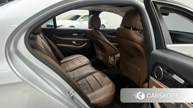 Mercedes-Benz E-Class W213 2018 Серебряный из Кореи, фото 2