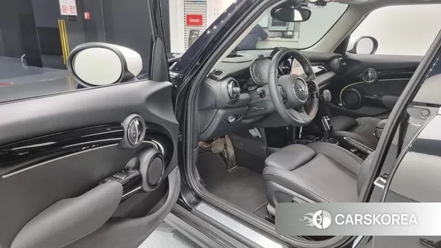 Mini Cooper 2022 Черный из Кореи, фото 2