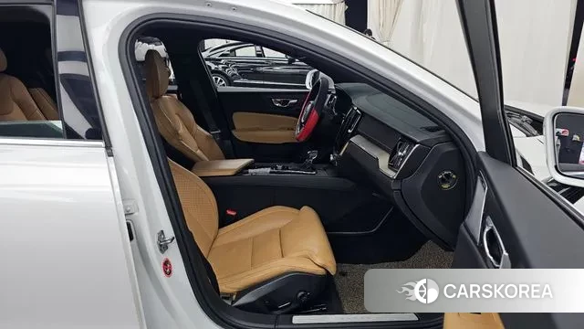 Volvo S60 3rd generation 2020 Белый из Кореи, фото 2