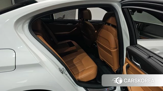 BMW 5 Series (G30) 2022 Белый из Кореи, фото 2