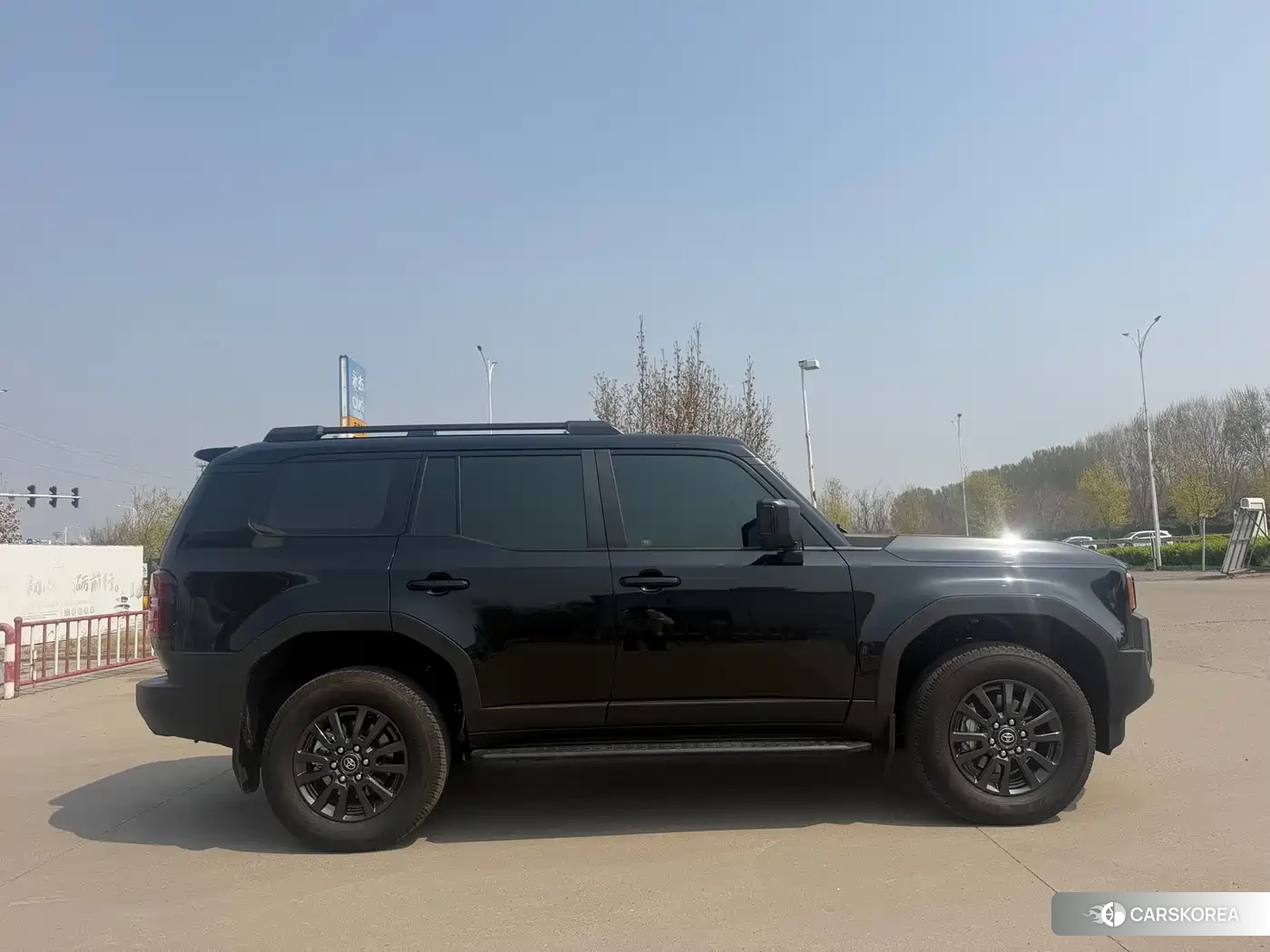 Toyota Land Cruiser 2025 Черный из Китая, фото 2