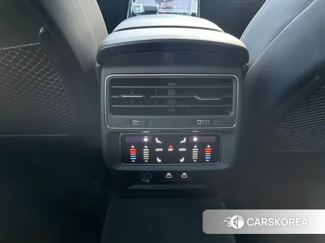 Audi Q8 (4M) 2023 Белый из Кореи, фото 2