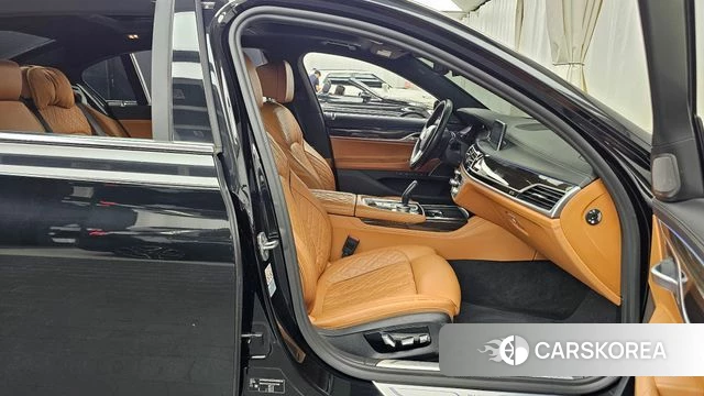 BMW 7 Series (G11) 2020 Черный из Кореи, фото 2
