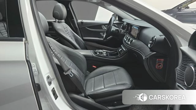 Mercedes-Benz E-Class W213 2019 Белый из Кореи, фото 2