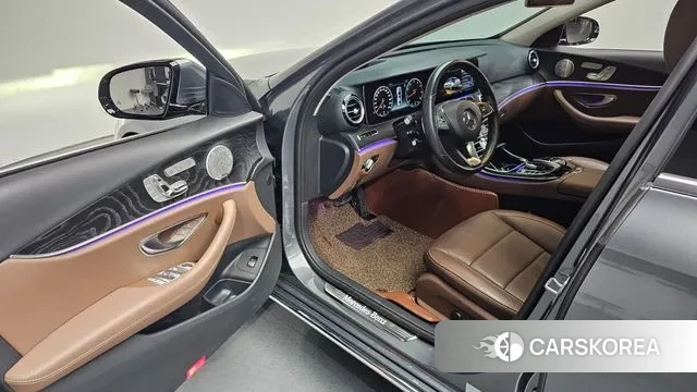 Mercedes-Benz E-Class W213 2018 Серый из Кореи, фото 2