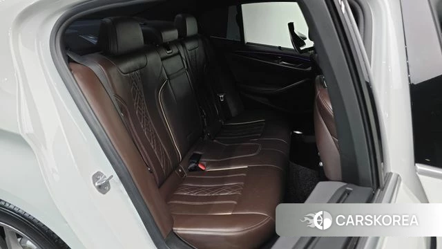 BMW 5 Series (G30) 2018 Белый из Кореи, фото 2