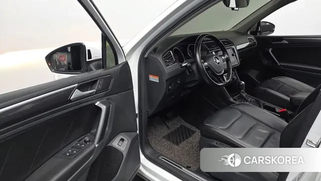 Volkswagen Tiguan second Generation 2018 Белый из Кореи, фото 2