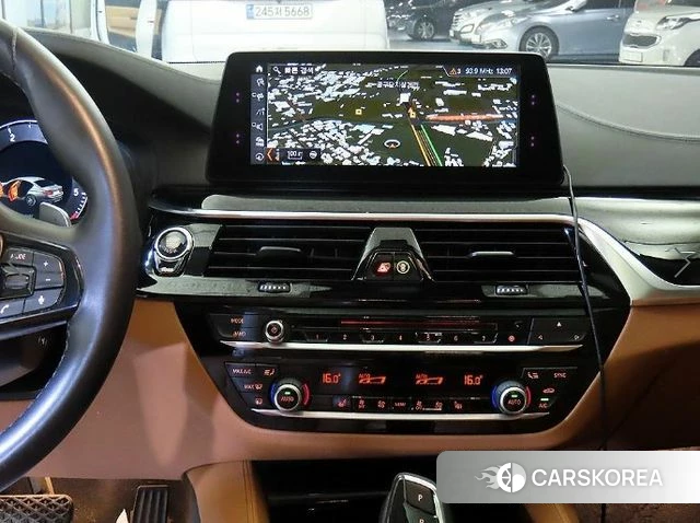BMW 5 Series (G30) 2018 Белый из Кореи, фото 2