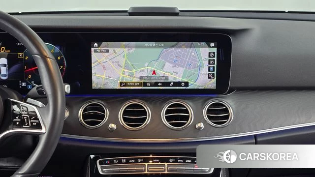 Mercedes-Benz E-Class W213 2023 Белый из Кореи, фото 2