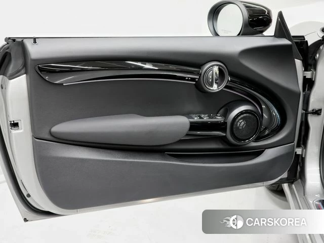 Mini Cooper S Convertible 2023 Серебряный из Кореи, фото 2