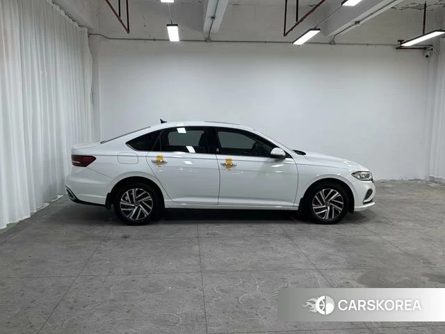 Volkswagen Lavida 2023 Белый из Китая, фото 2