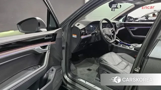 Volkswagen Touareg 3rd generation 2024 Серый из Кореи, фото 2