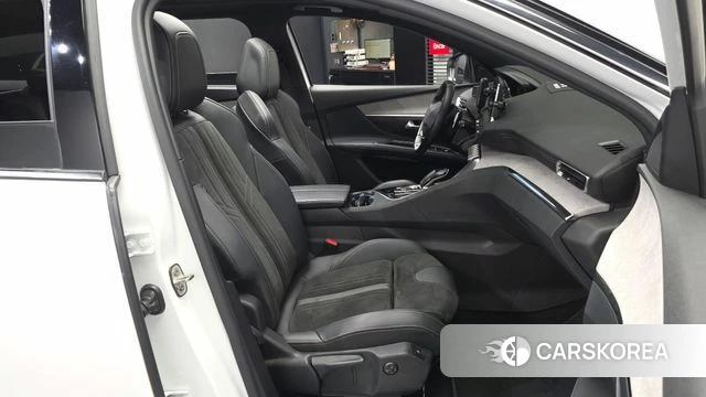 Peugeot 5008 second generation 2022 Белый из Кореи, фото 2