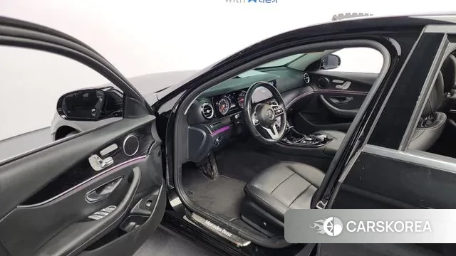 Mercedes-Benz E-Class W213 2020 Черный из Кореи, фото 2