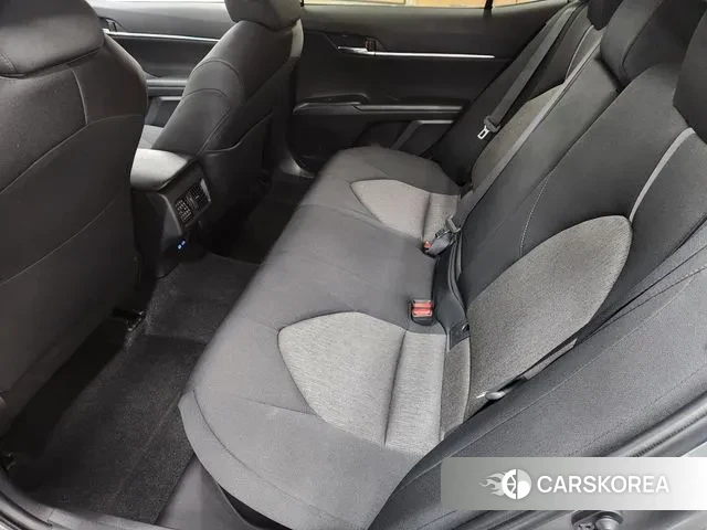 Toyota Camry (XV70) 2023 Серый из Кореи, фото 2