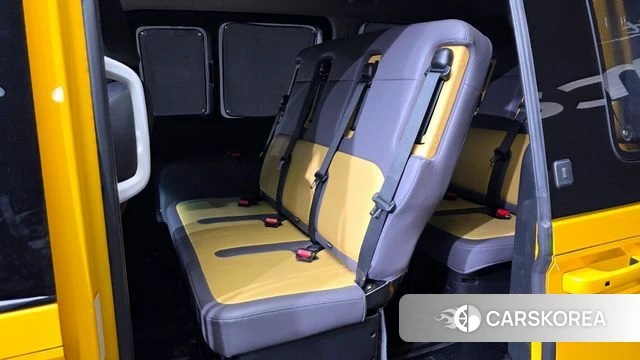 Hyundai Staria 2023 Желтый из Кореи, фото 2