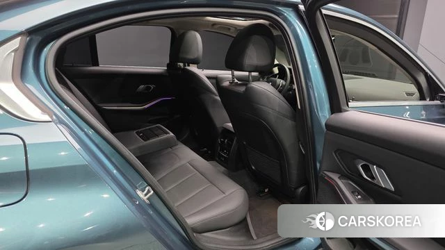 BMW 3 Series (G20) 2021 Небесно-голубой из Кореи, фото 2