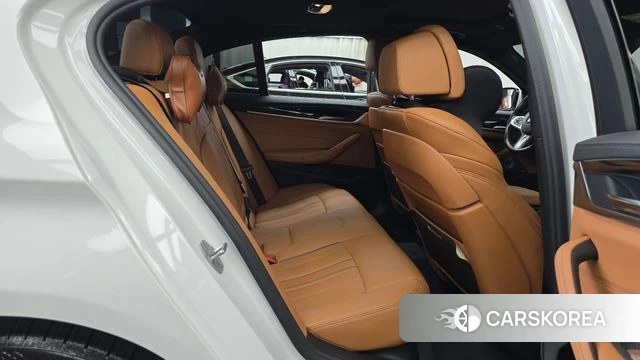 BMW 5 Series (G30) 2021 Белый из Кореи, фото 2