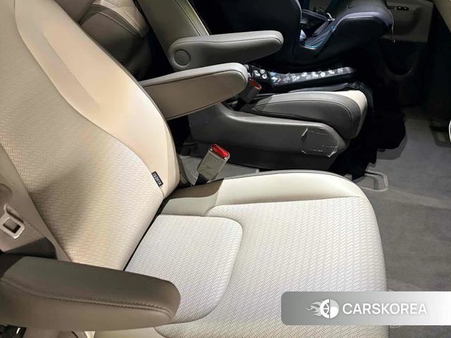 Kia The New Carnival 4th Generation 2025 Серый из Кореи, фото 2