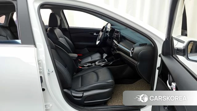 Kia The New K3 2nd generation 2023 Белый из Кореи, фото 2