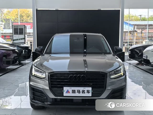 Audi Q2L 2021 Темно-серый из Китая, фото 2